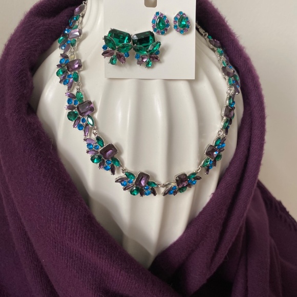 Necklace and earrings set - Picture 5 of 5